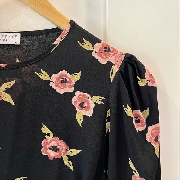 New Flynn Skye Elena Mini Dress Night Heavens Size XS Black Floral Open Back NWT - Picture 5 of 12